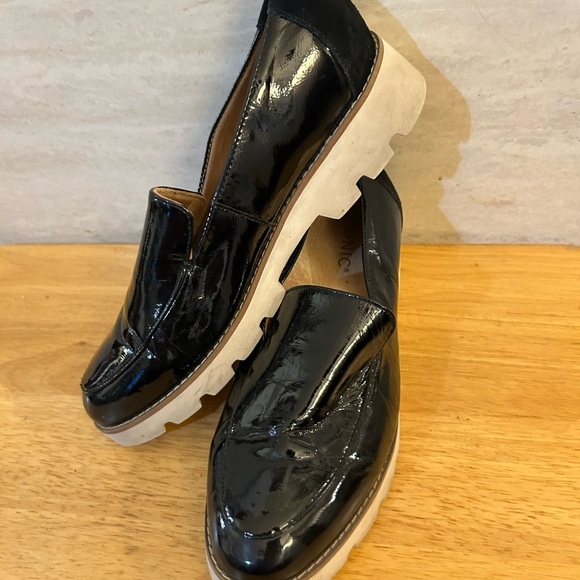 Vionic Shiny Black Women's Loafers - Picture 2 of 7